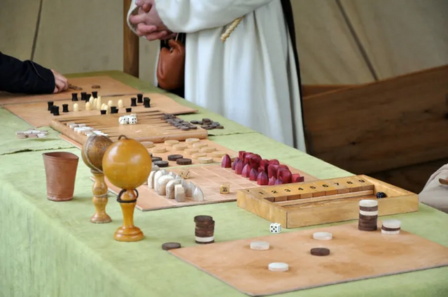 Jeux médiévaux sur table et jeux dit Viking de force ou d’adresse par La Compagnie Excalibur