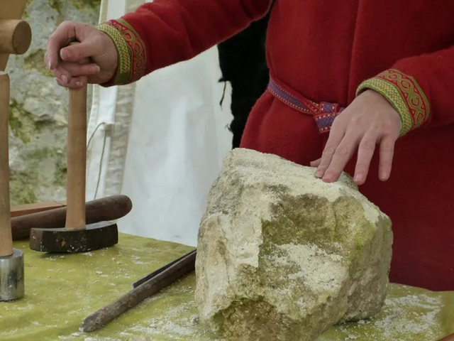 Ateliers pédagogiques de taille de pierre et d'architecture par La Compagnie Excalibur