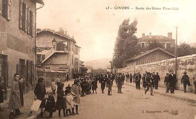 Givors industriel à travers la cartophilie