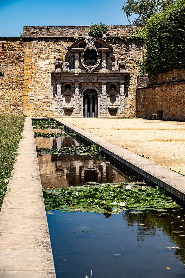 Le Clos du Nymphée dans le parc d'Ombreval