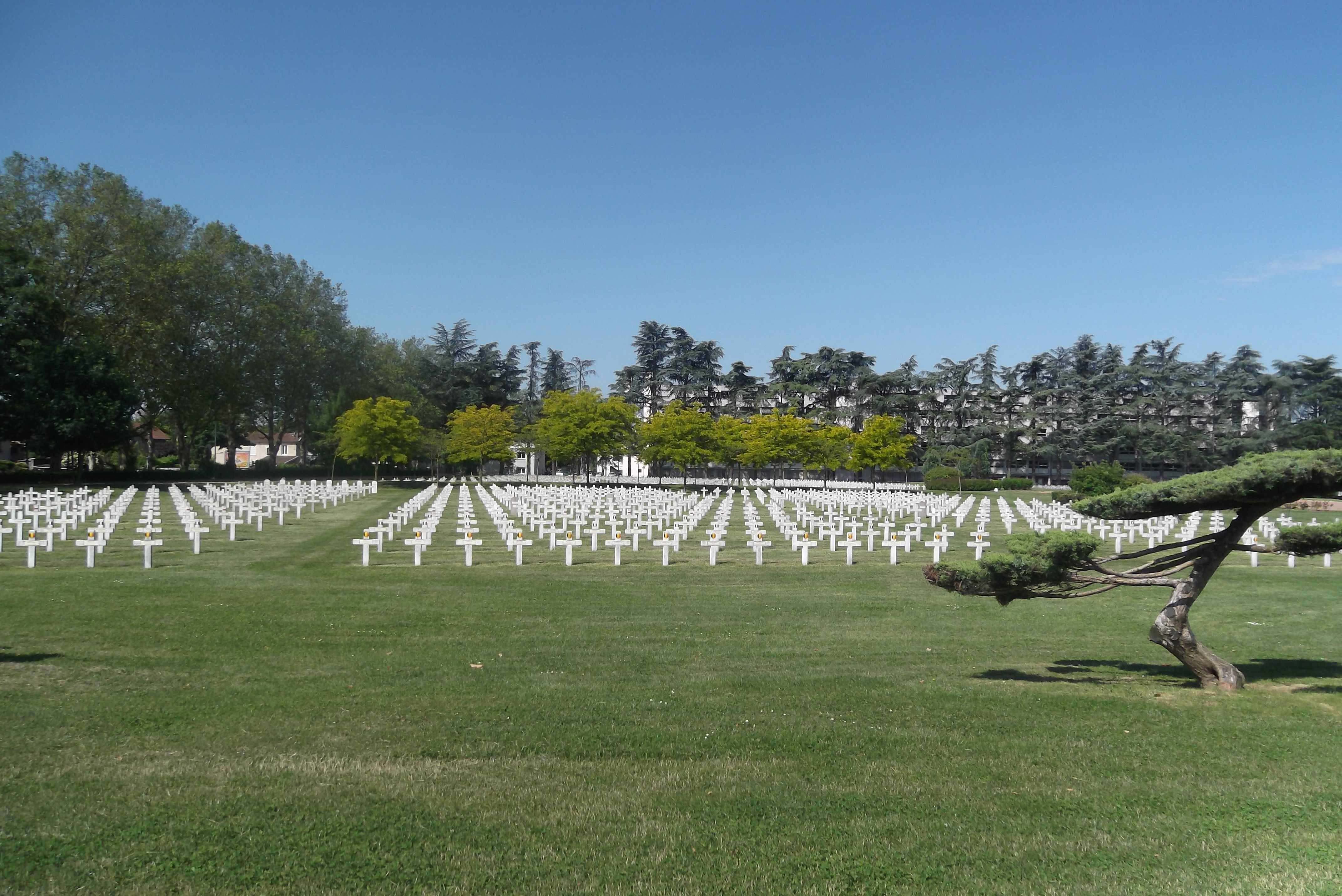 Villeurbanne Découverte de la Nécropole nationale de la Doua